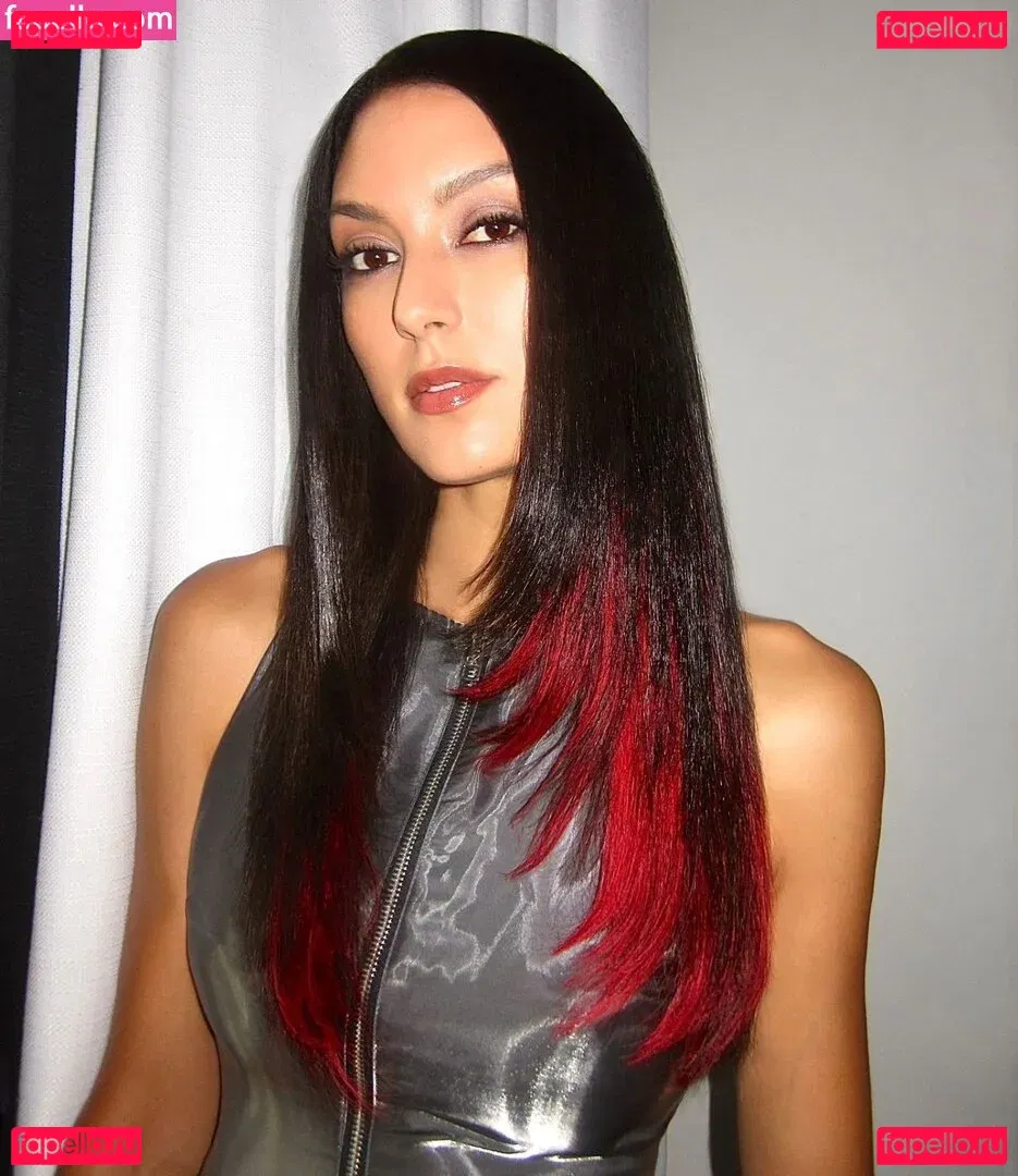 Rebecca Mir Onlyfans Photo Gallery 