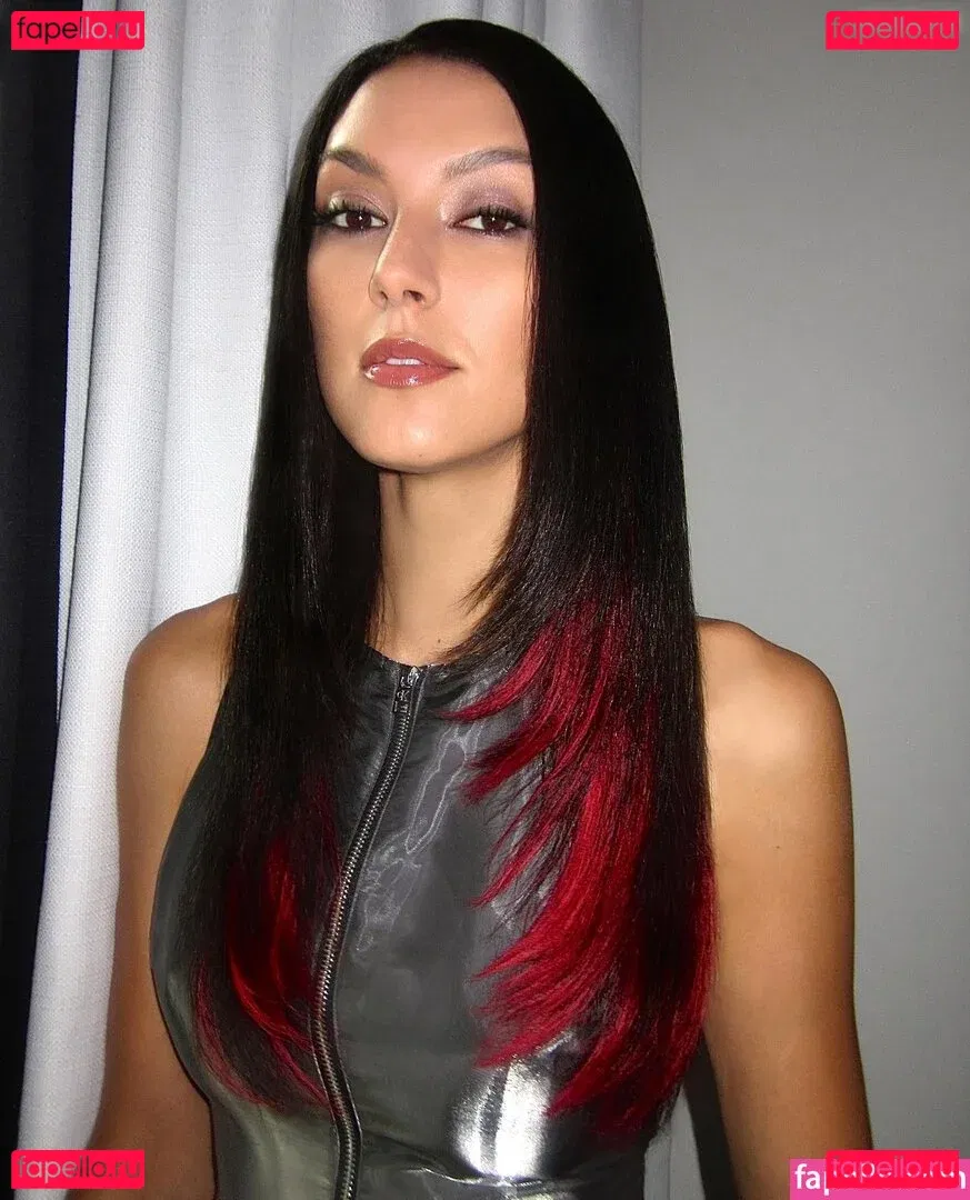 Rebecca Mir Onlyfans Photo Gallery 