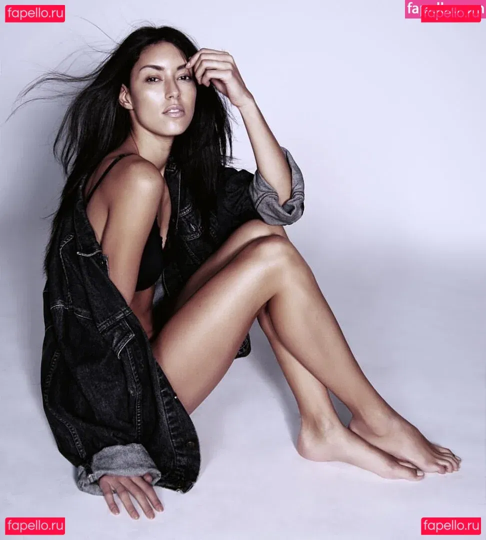 Rebecca Mir Onlyfans Photo Gallery 