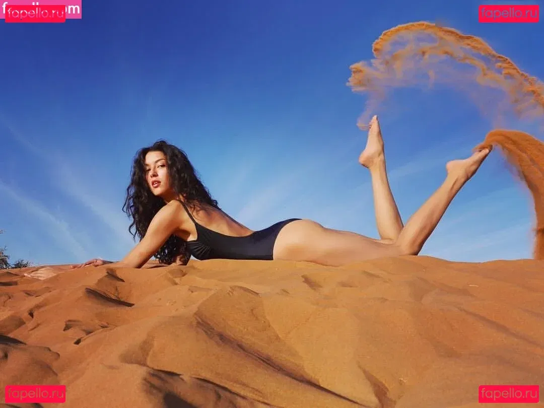 Rebecca Mir Onlyfans Photo Gallery 