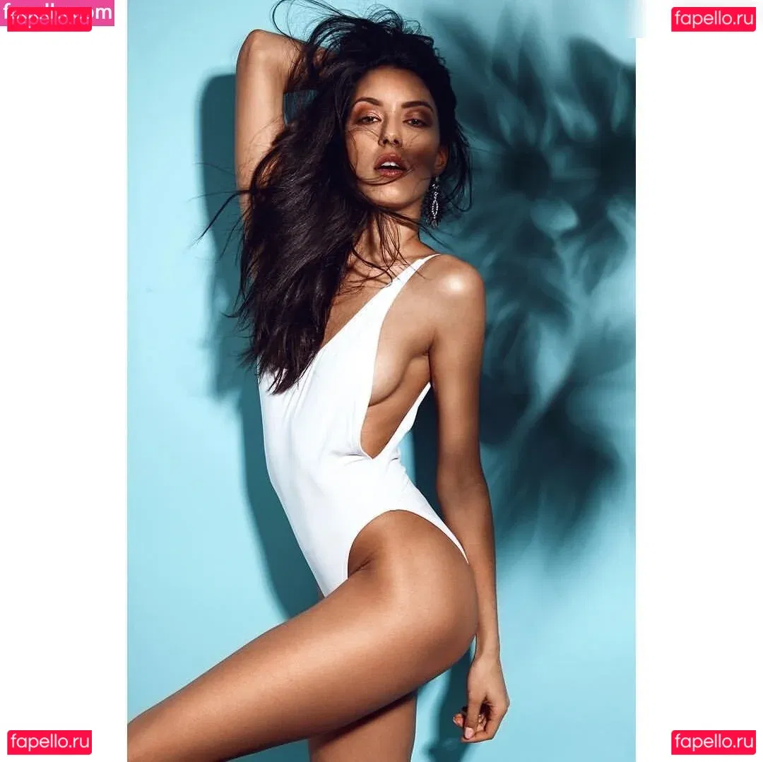 Rebecca Mir Onlyfans Photo Gallery 