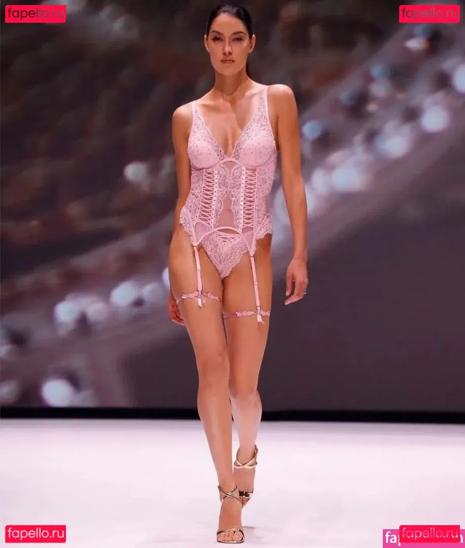 Rebecca Mir Onlyfans Photo Gallery 