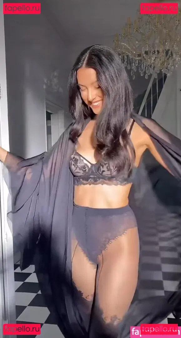 Rebecca Mir Onlyfans Photo Gallery 