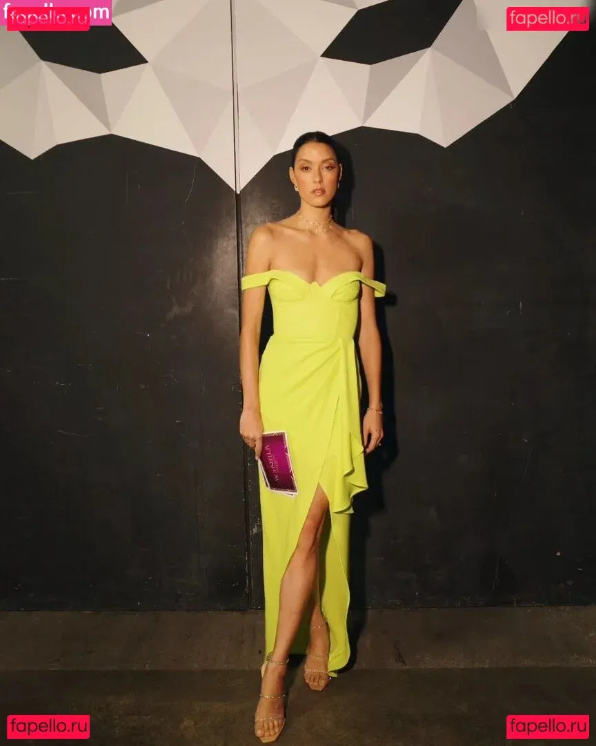 Rebecca Mir Onlyfans Photo Gallery 