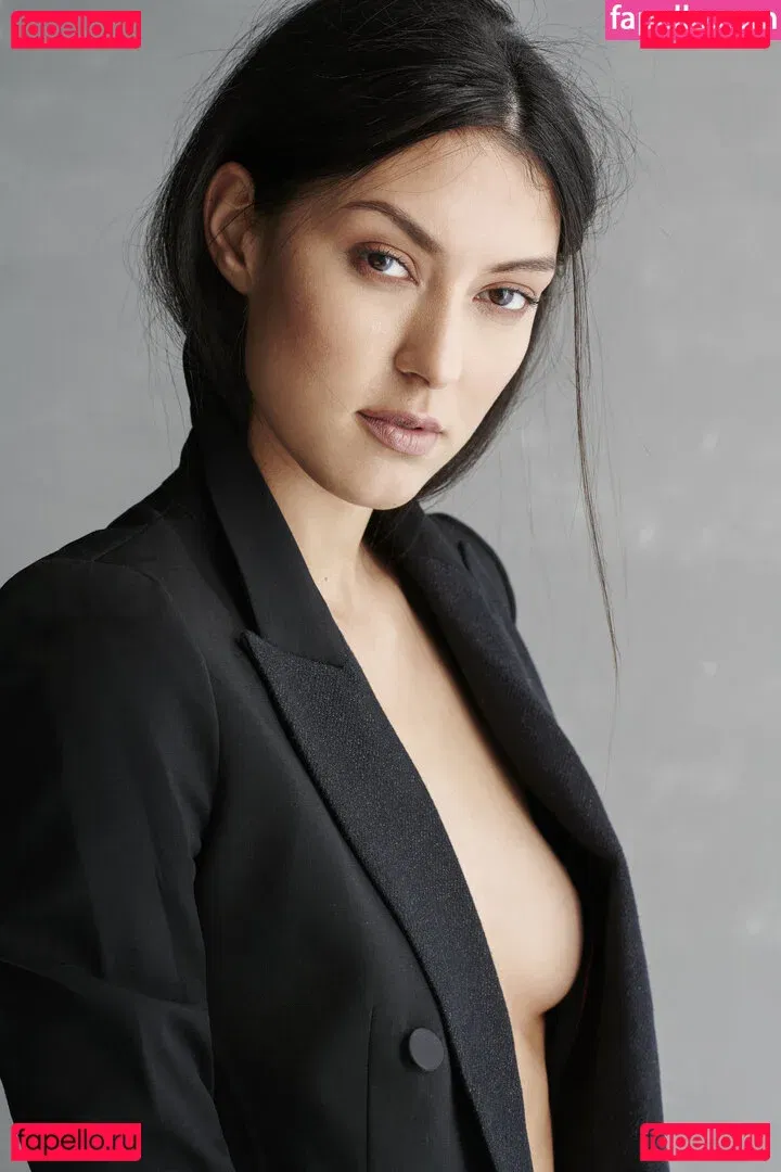 Rebecca Mir Onlyfans Photo Gallery 