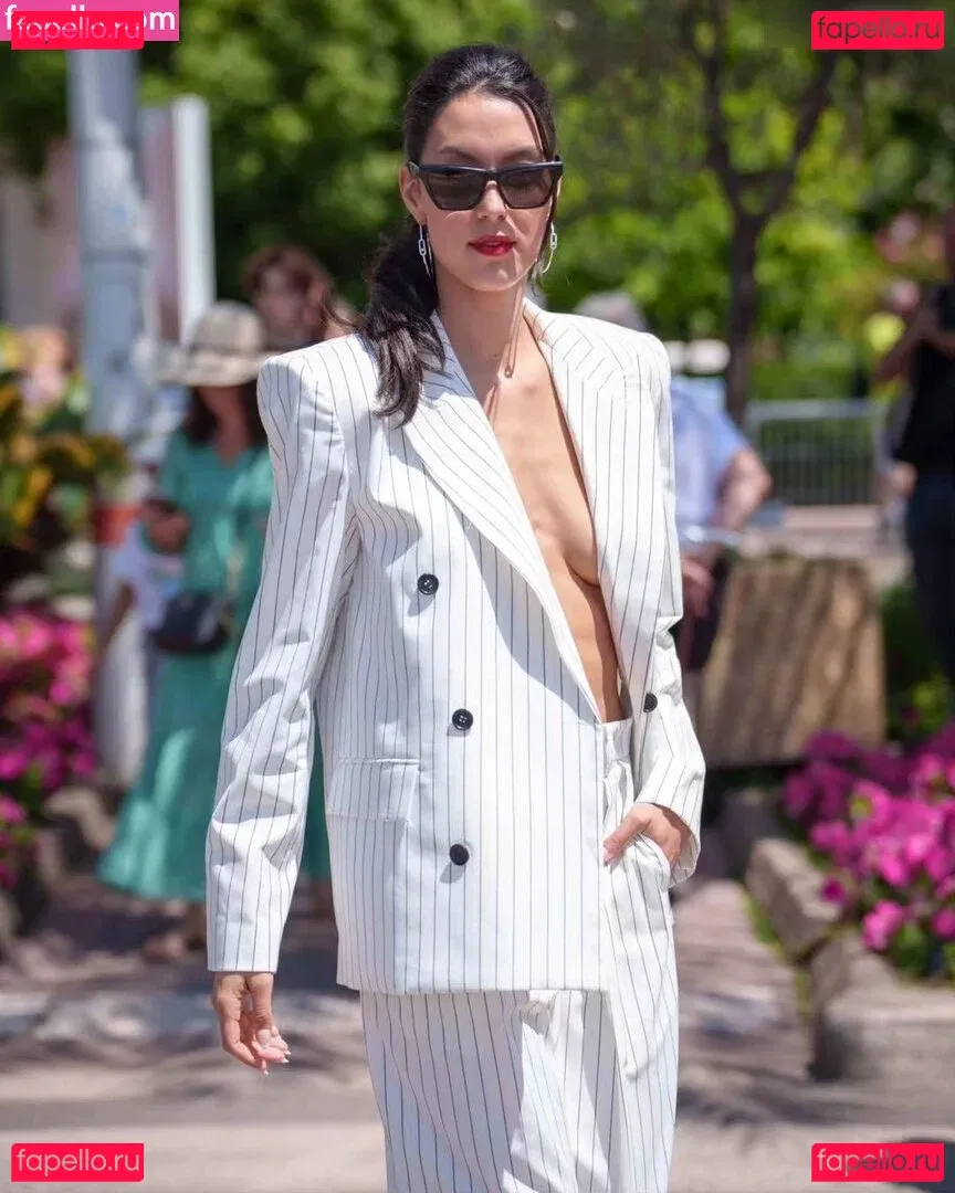 Rebecca Mir Onlyfans Photo Gallery 