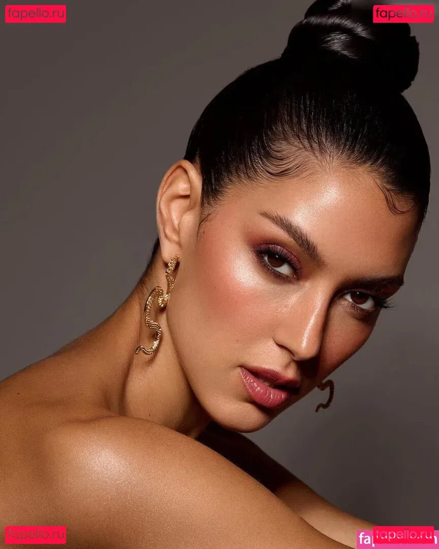 Rebecca Mir Onlyfans Photo Gallery 