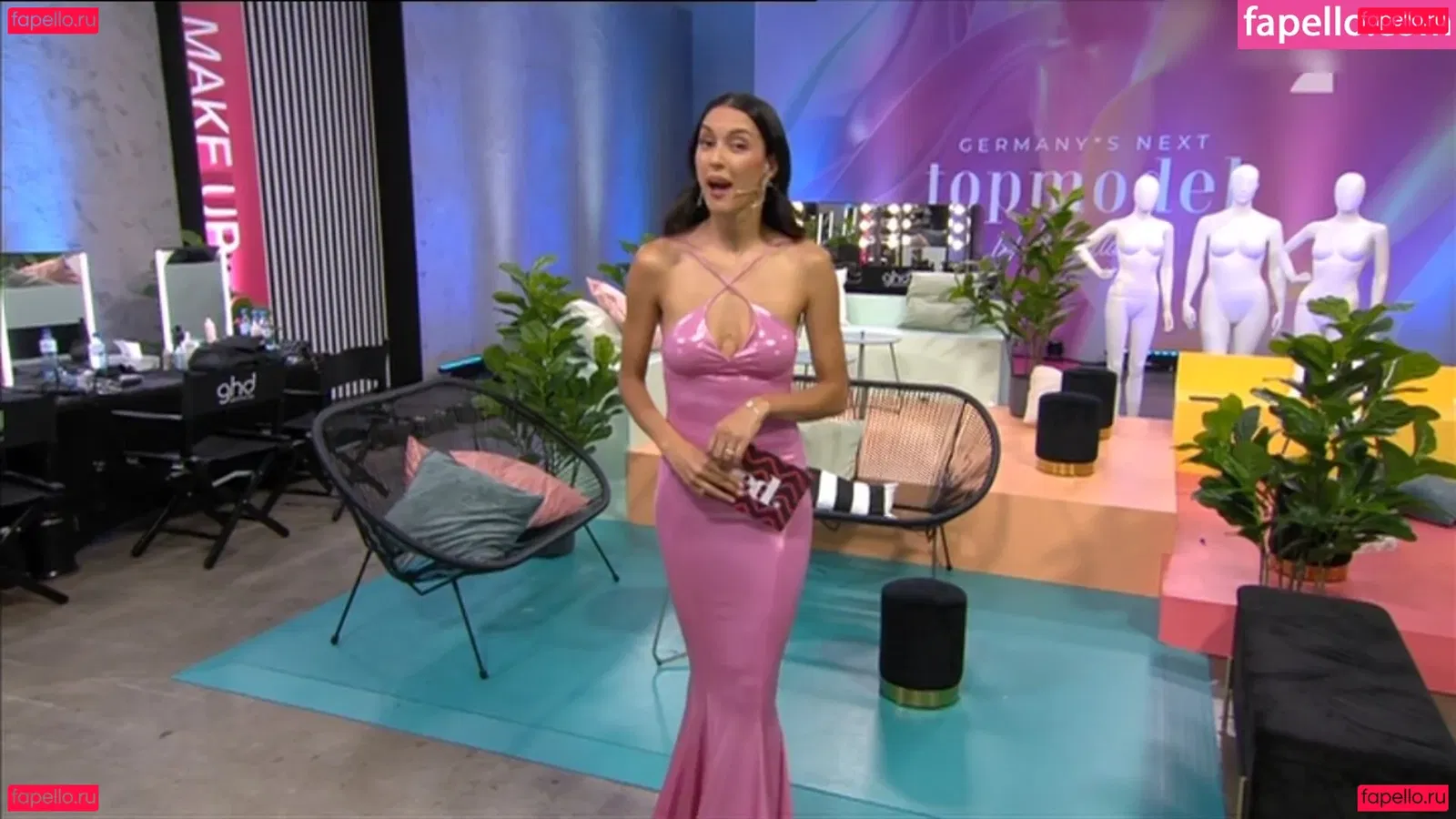 Rebecca Mir Onlyfans Photo Gallery 