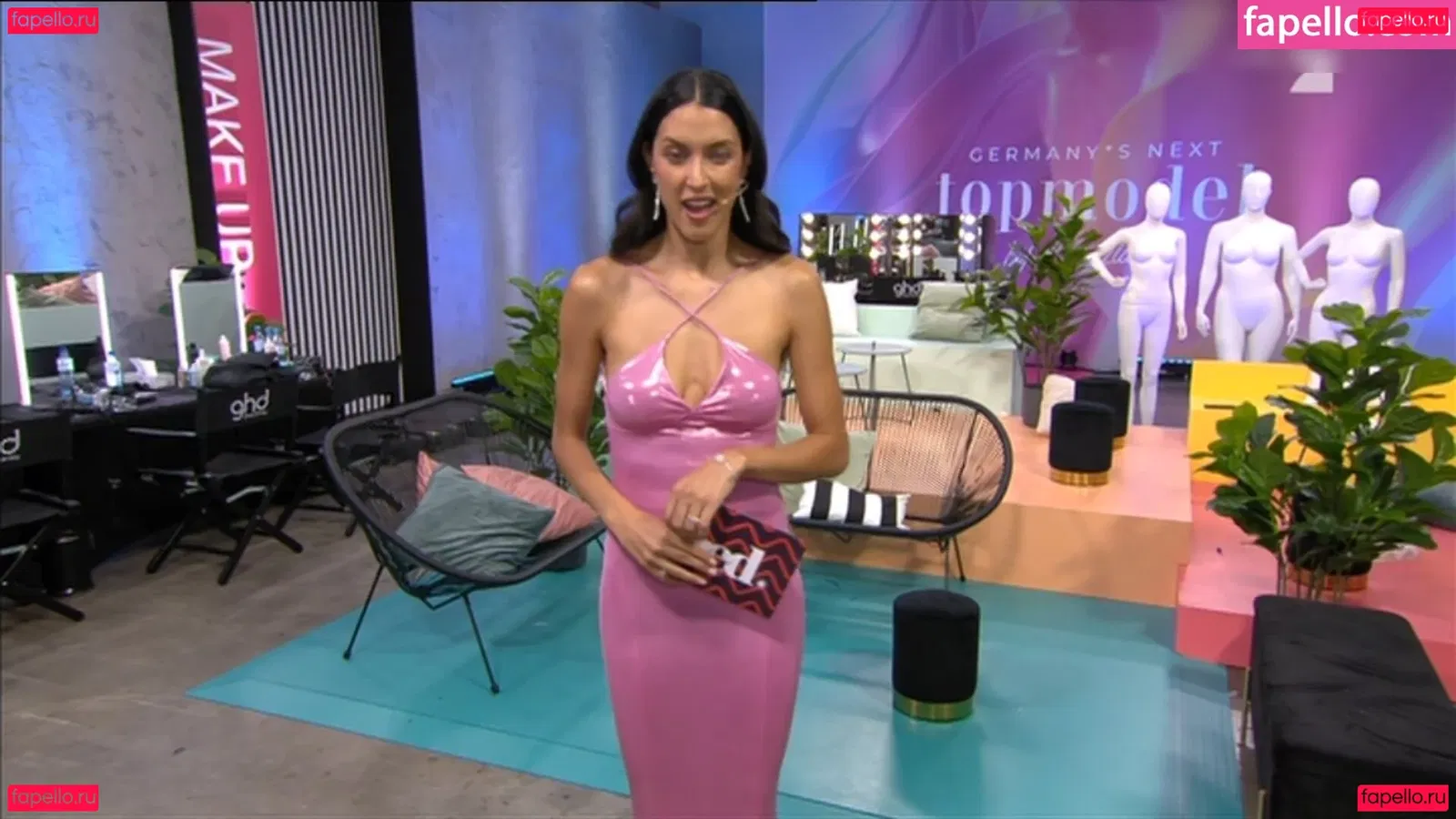 Rebecca Mir Onlyfans Photo Gallery 