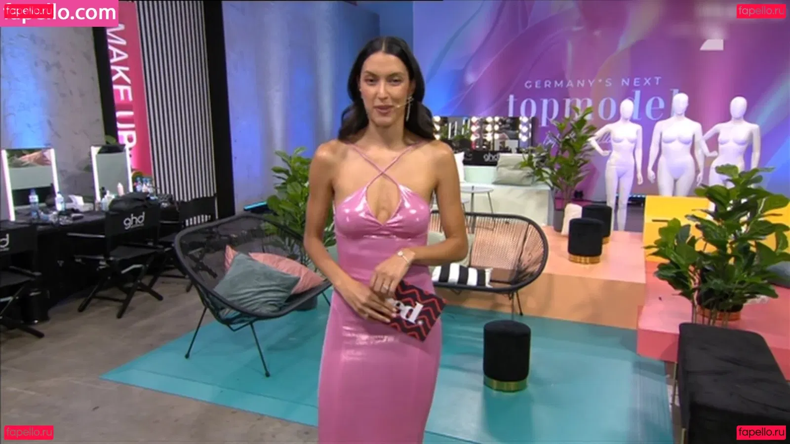 Rebecca Mir Onlyfans Photo Gallery 