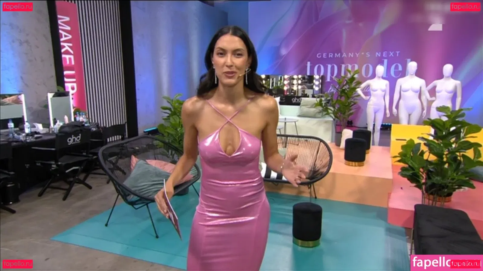 Rebecca Mir Onlyfans Photo Gallery 