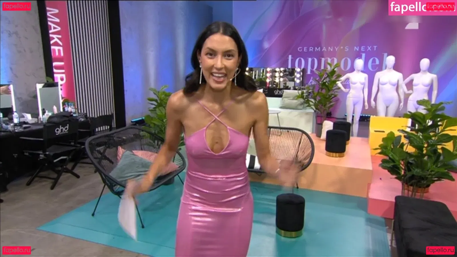 Rebecca Mir Onlyfans Photo Gallery 