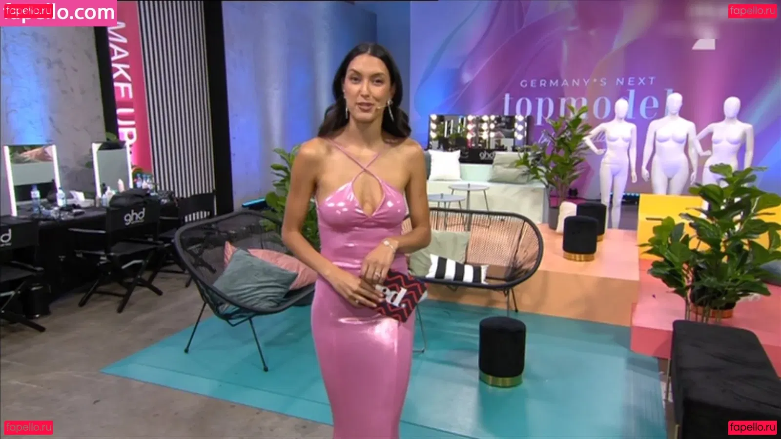 Rebecca Mir Onlyfans Photo Gallery 