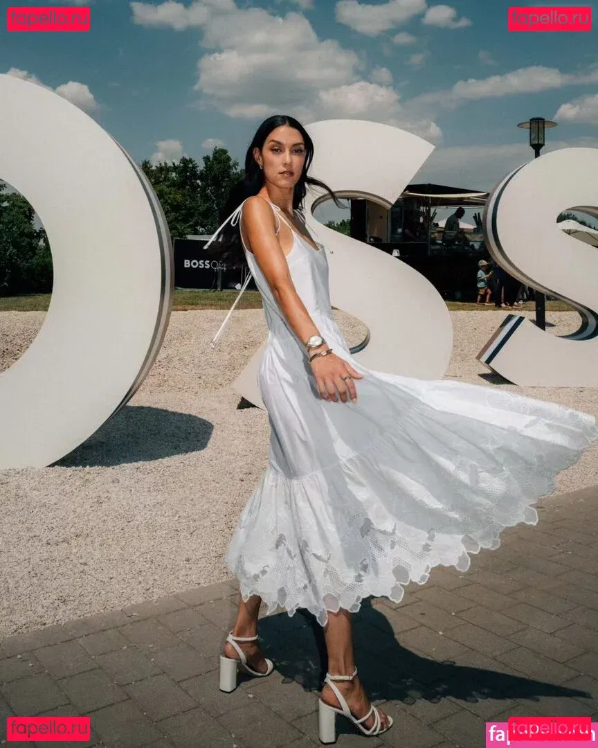 Rebecca Mir Onlyfans Photo Gallery 