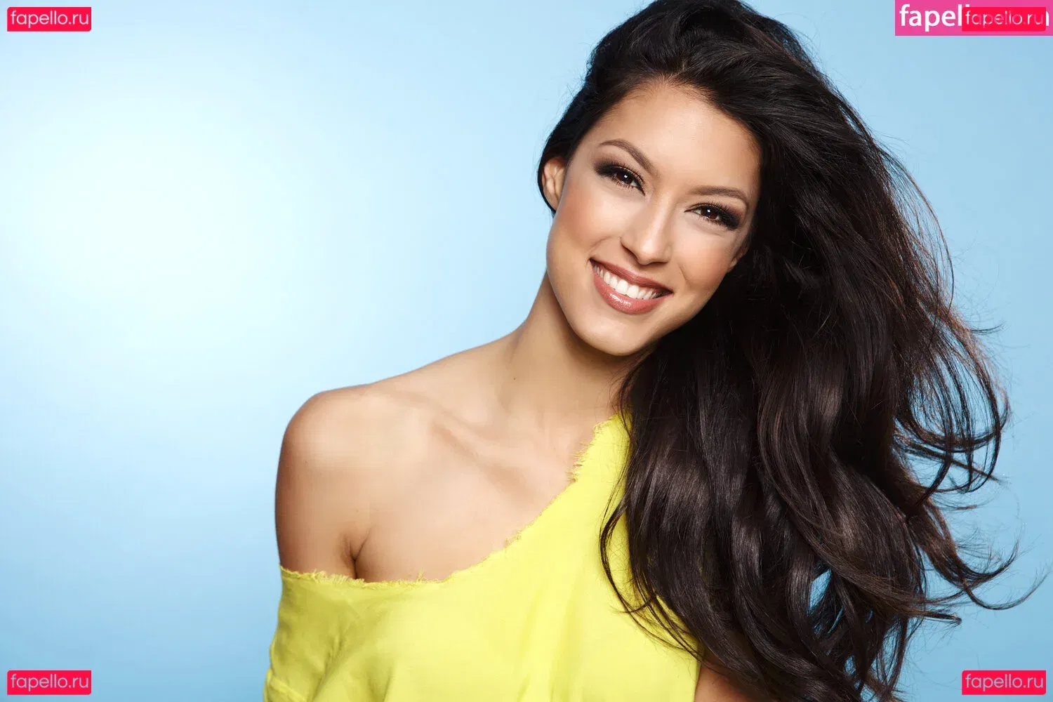 Rebecca Mir Onlyfans Photo Gallery 