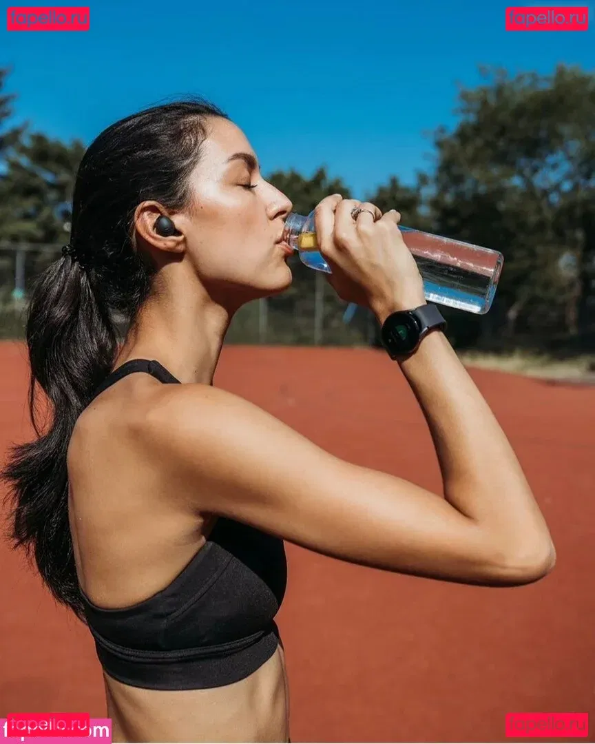 Rebecca Mir Onlyfans Photo Gallery 