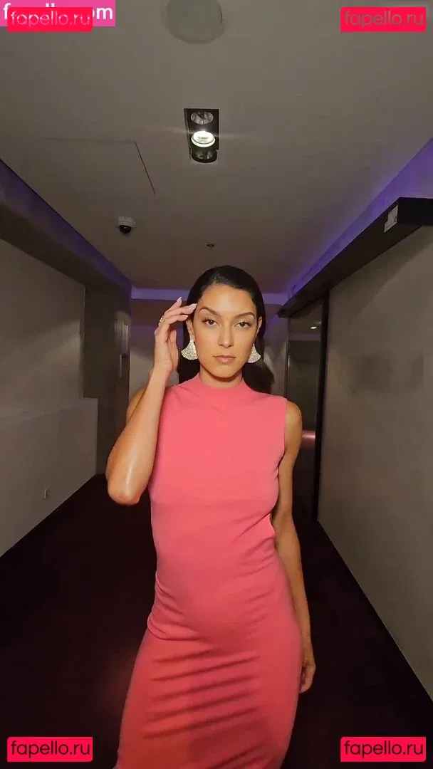 Rebecca Mir Onlyfans Photo Gallery 