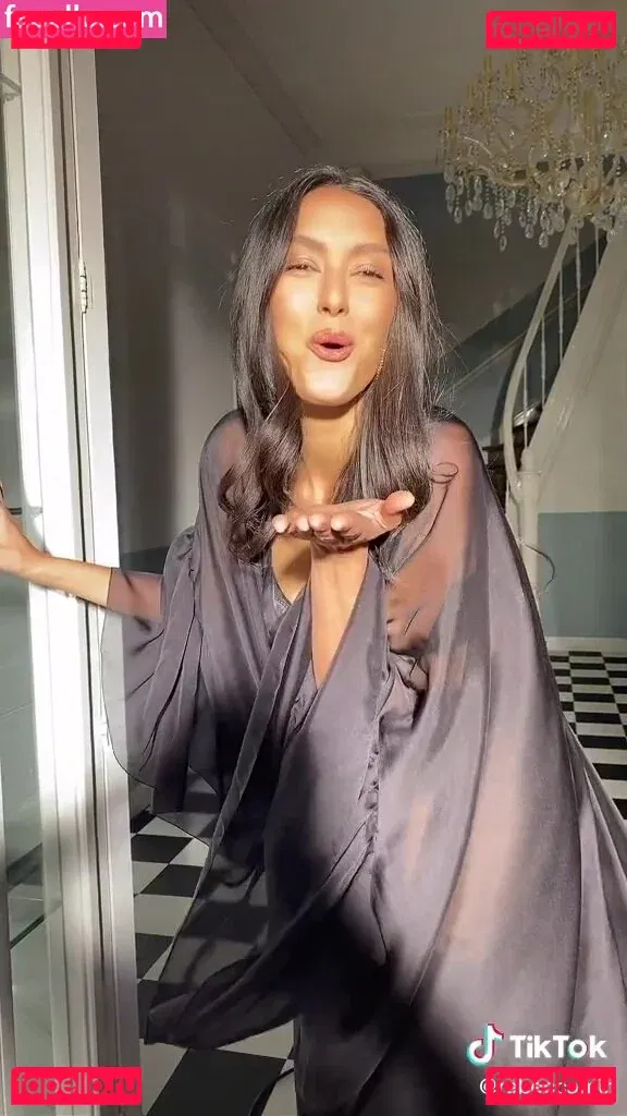 Rebecca Mir Onlyfans Photo Gallery 