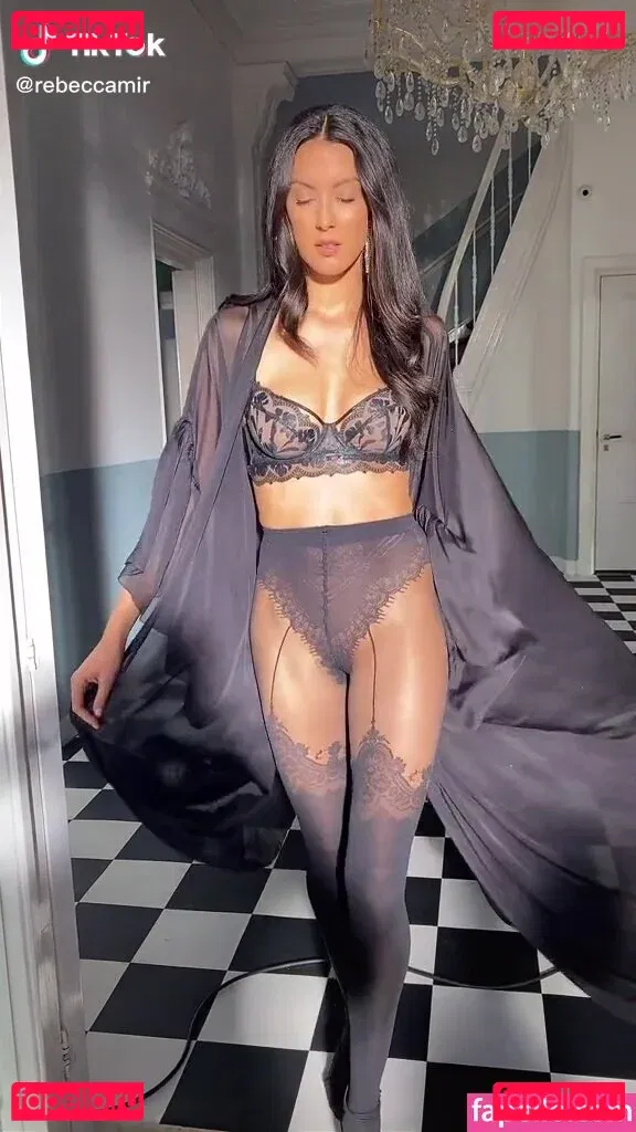 Rebecca Mir Onlyfans Photo Gallery 