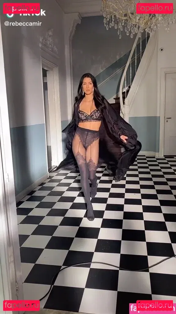 Rebecca Mir Onlyfans Photo Gallery 