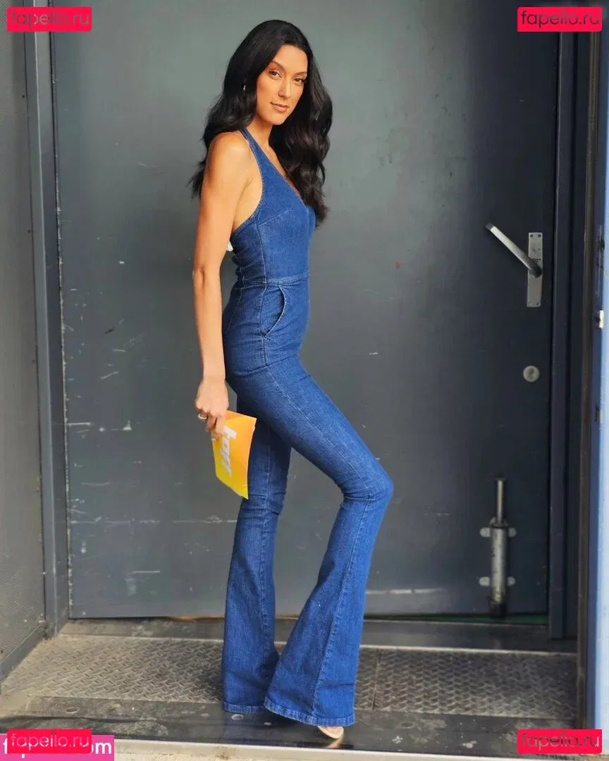 Rebecca Mir Onlyfans Photo Gallery 