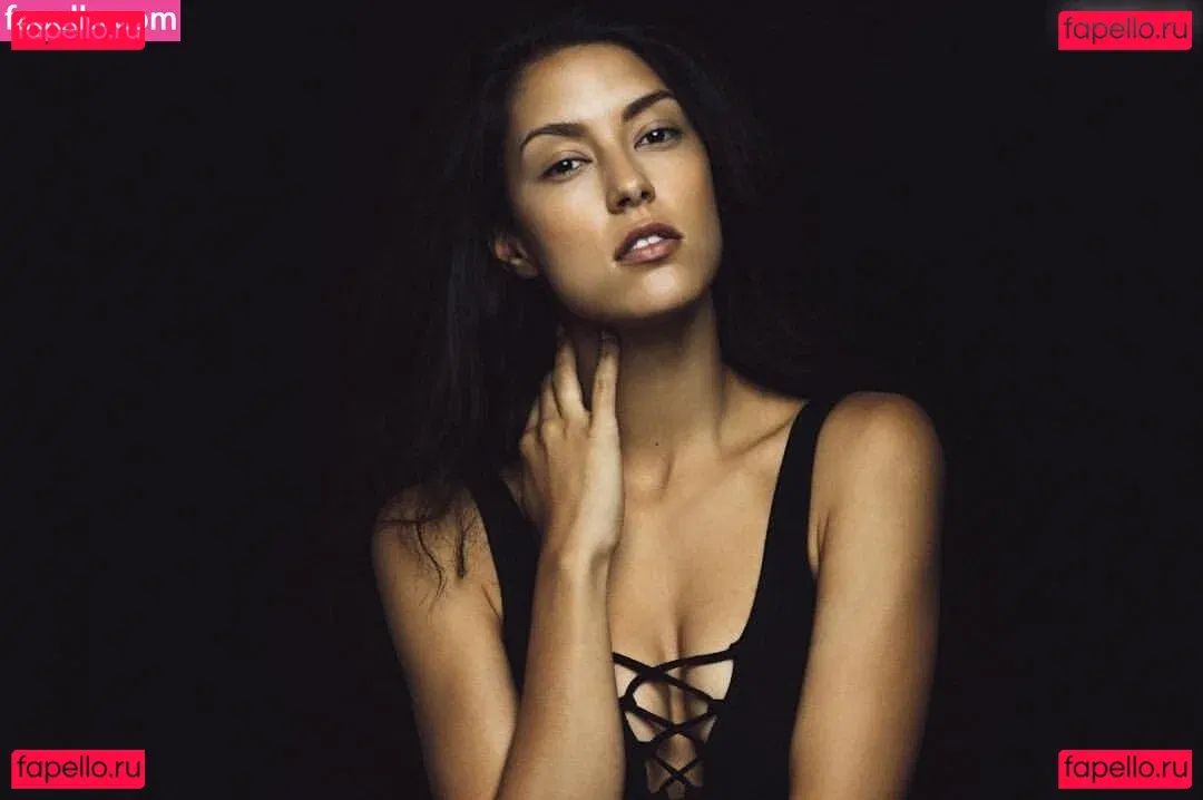 Rebecca Mir Onlyfans Photo Gallery 