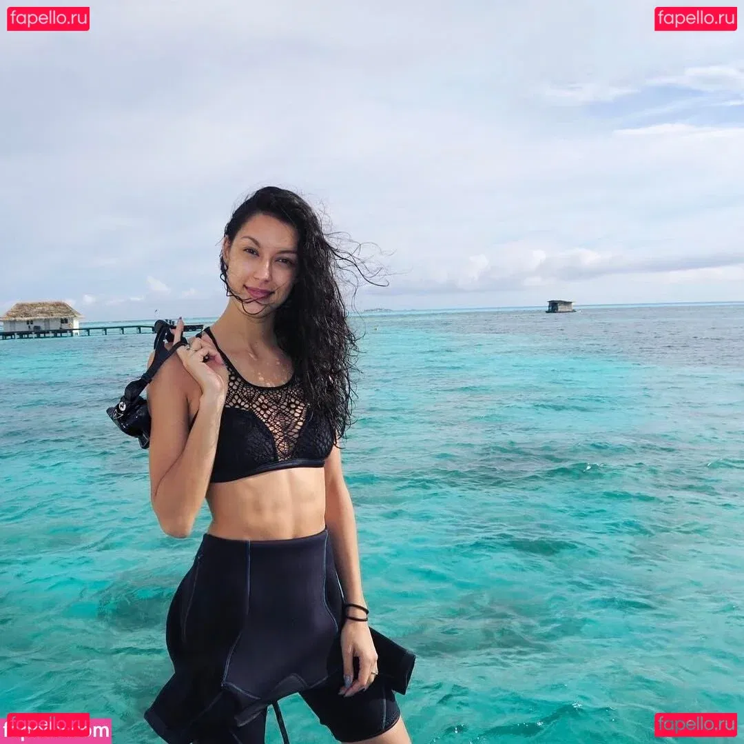 Rebecca Mir Onlyfans Photo Gallery 