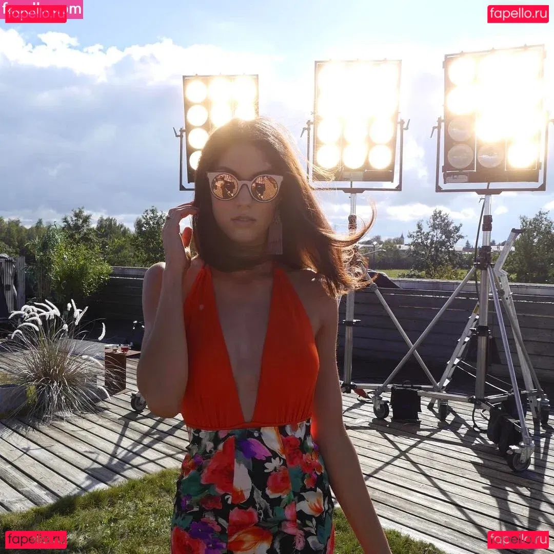 Rebecca Mir Onlyfans Photo Gallery 