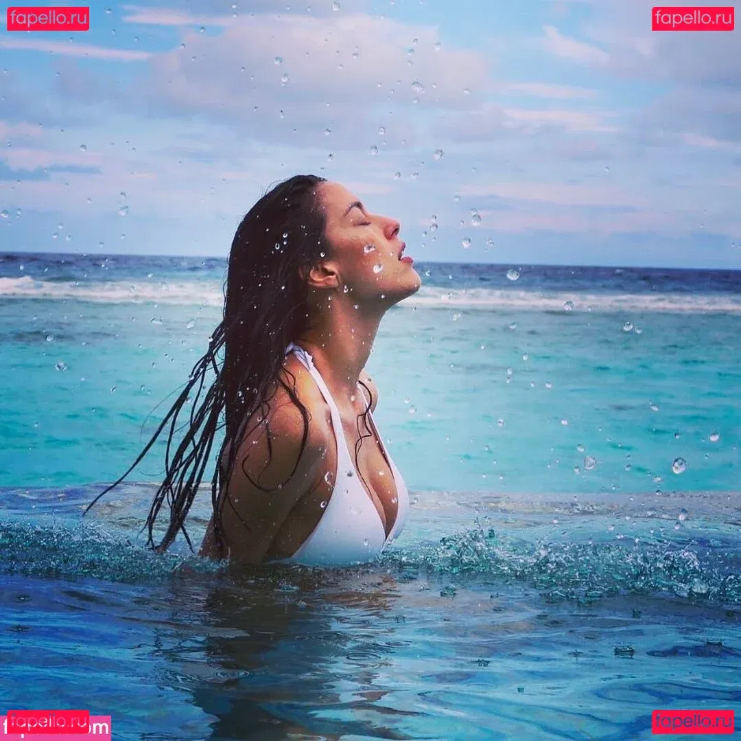 Rebecca Mir Onlyfans Photo Gallery 