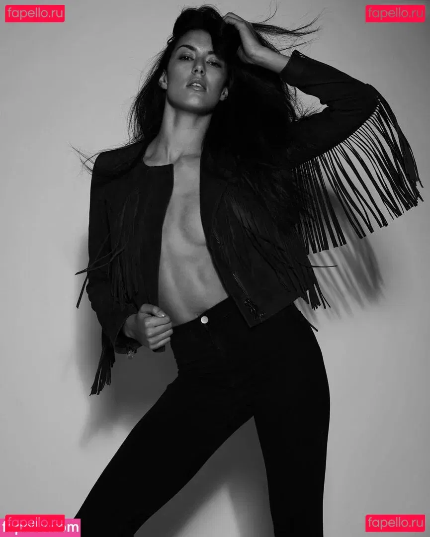 Rebecca Mir Onlyfans Photo Gallery 