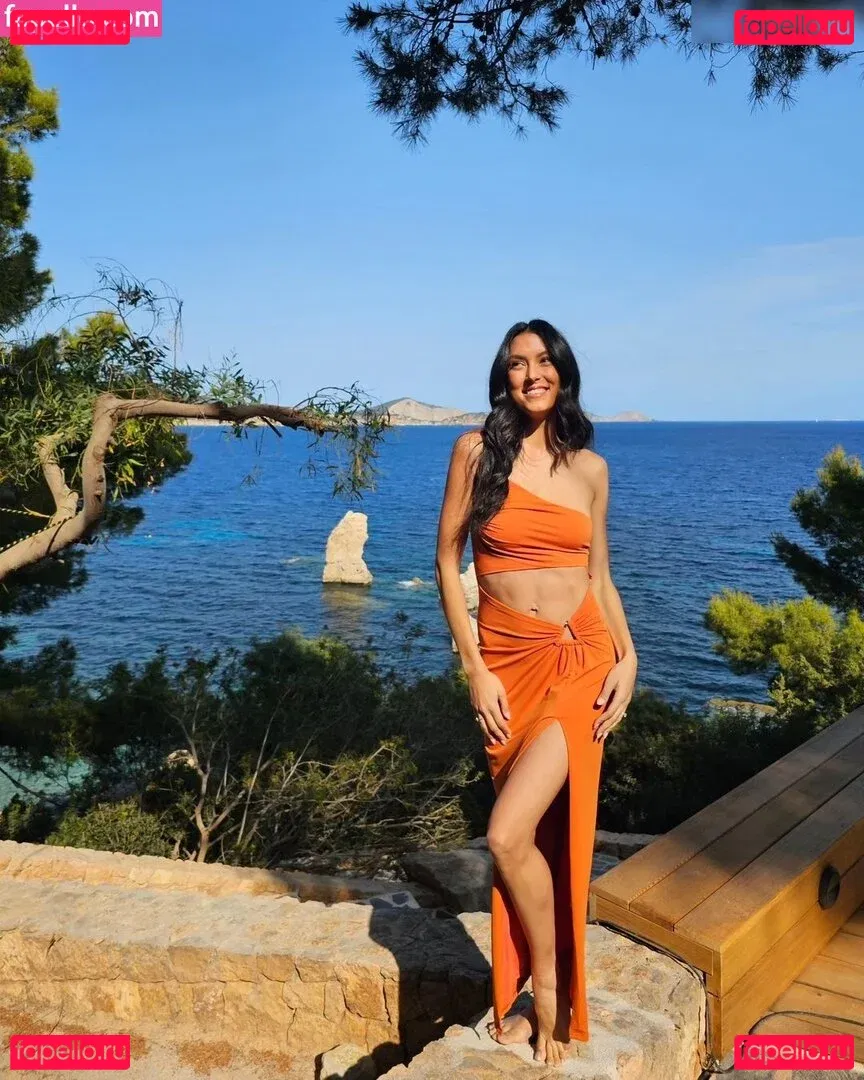 Rebecca Mir Onlyfans Photo Gallery 