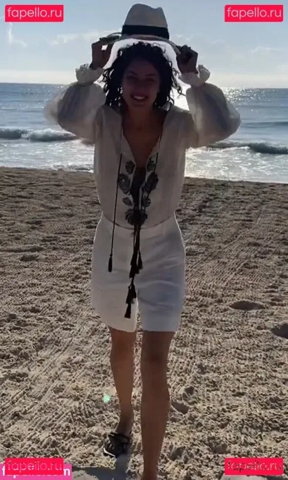 Rebecca Mir Onlyfans Photo Gallery 