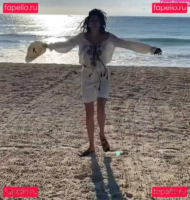 Rebecca Mir Onlyfans Photo Gallery 