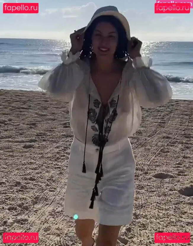 Rebecca Mir Onlyfans Photo Gallery 