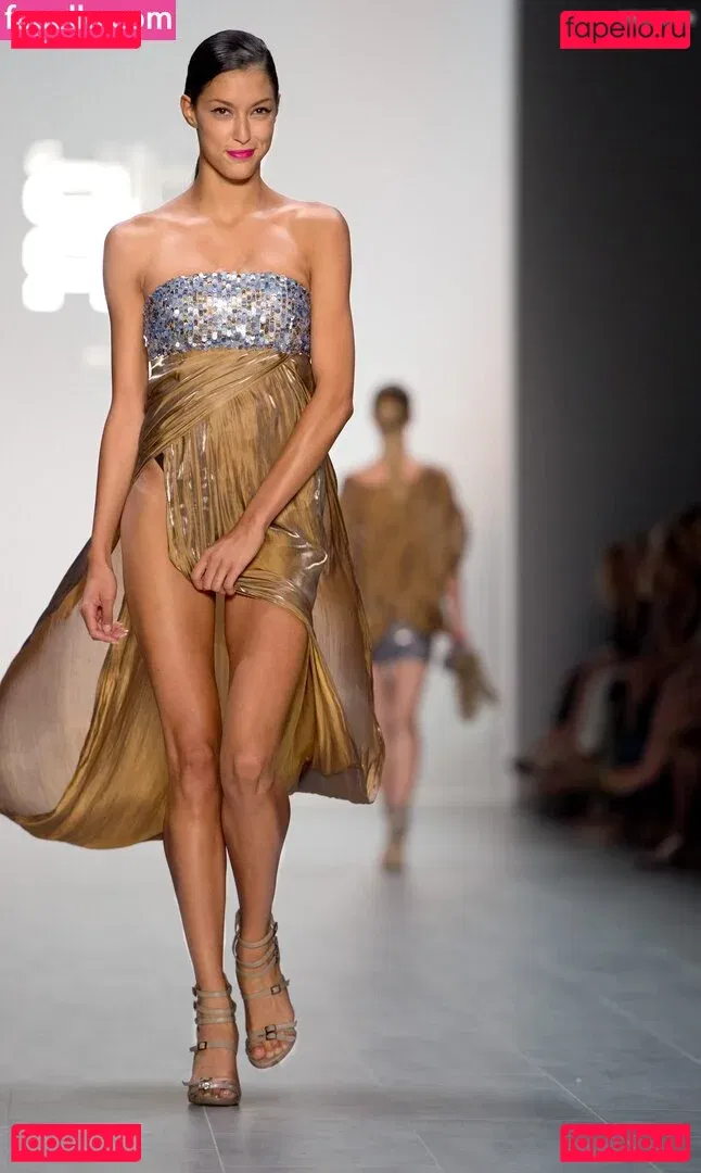 Rebecca Mir Onlyfans Photo Gallery 