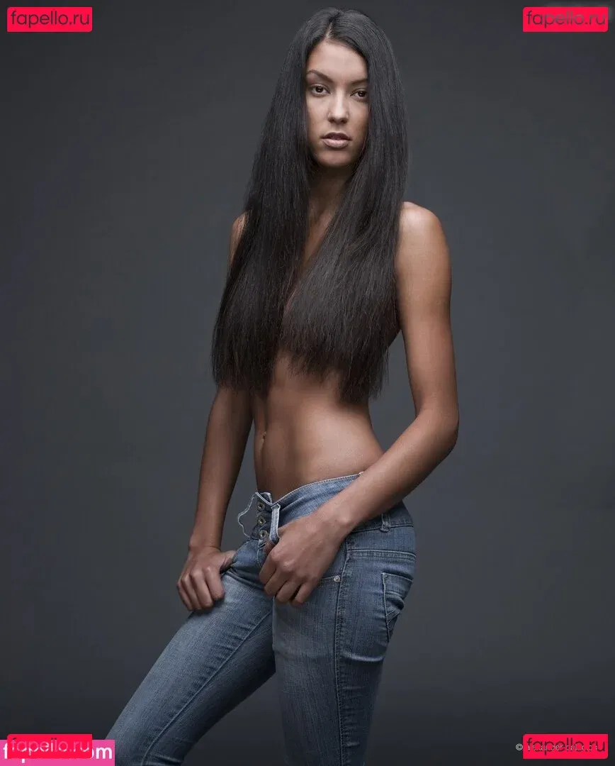 Rebecca Mir Onlyfans Photo Gallery 