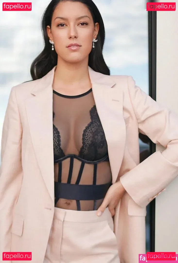 Rebecca Mir Onlyfans Photo Gallery 