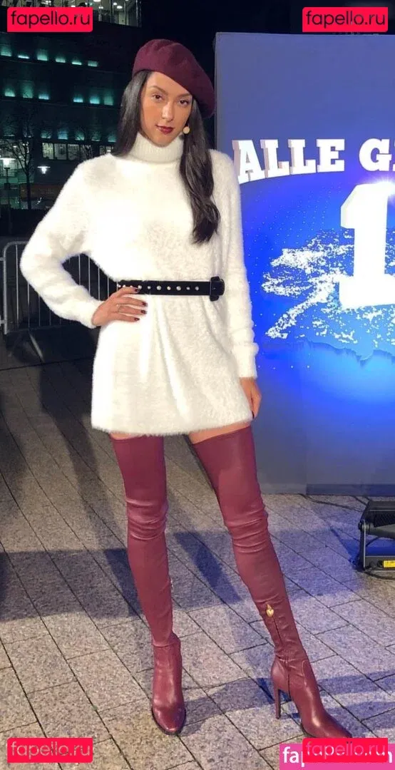 Rebecca Mir Onlyfans Photo Gallery 