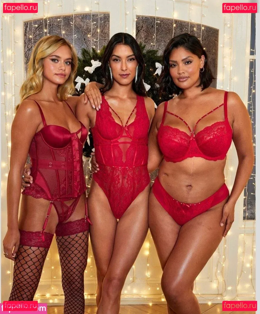 Rebecca Mir Onlyfans Photo Gallery 