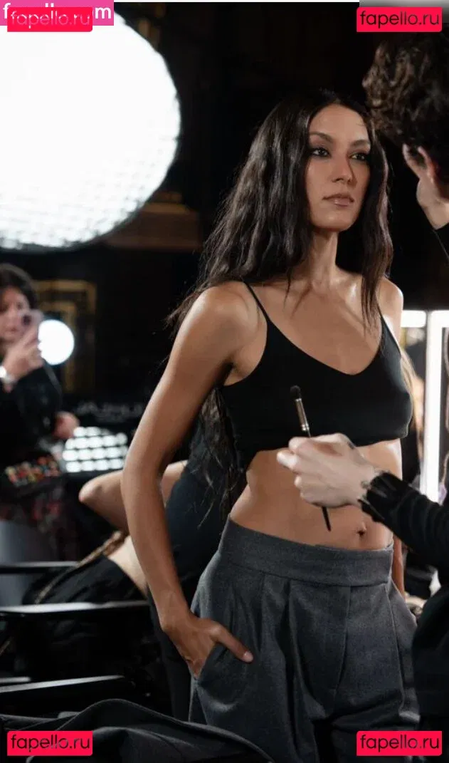 Rebecca Mir Onlyfans Photo Gallery 