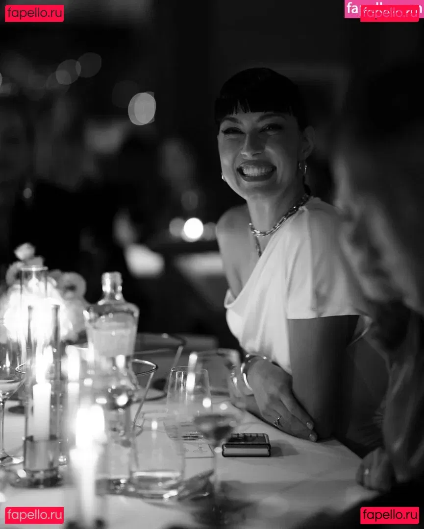 Rebecca Mir Onlyfans Photo Gallery 