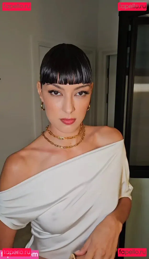 Rebecca Mir Onlyfans Photo Gallery 