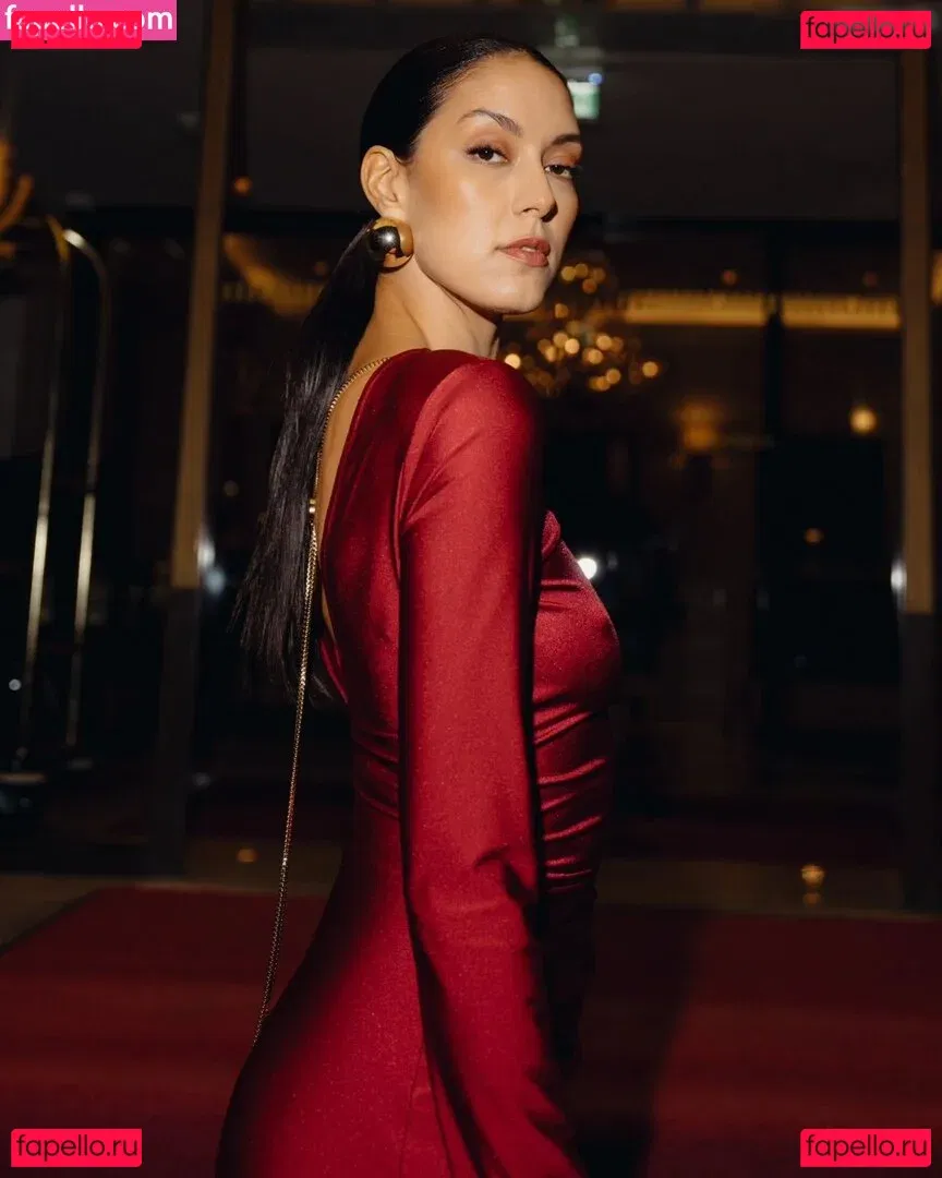 Rebecca Mir Onlyfans Photo Gallery 