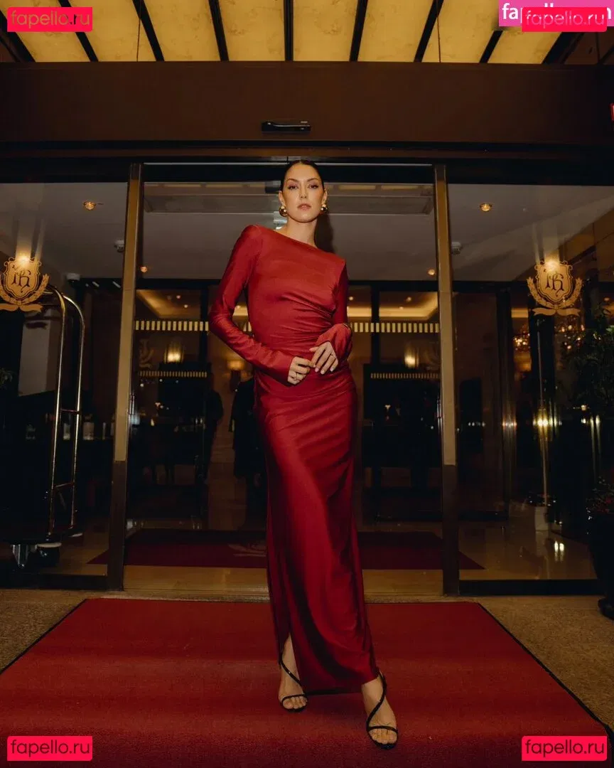 Rebecca Mir Onlyfans Photo Gallery 