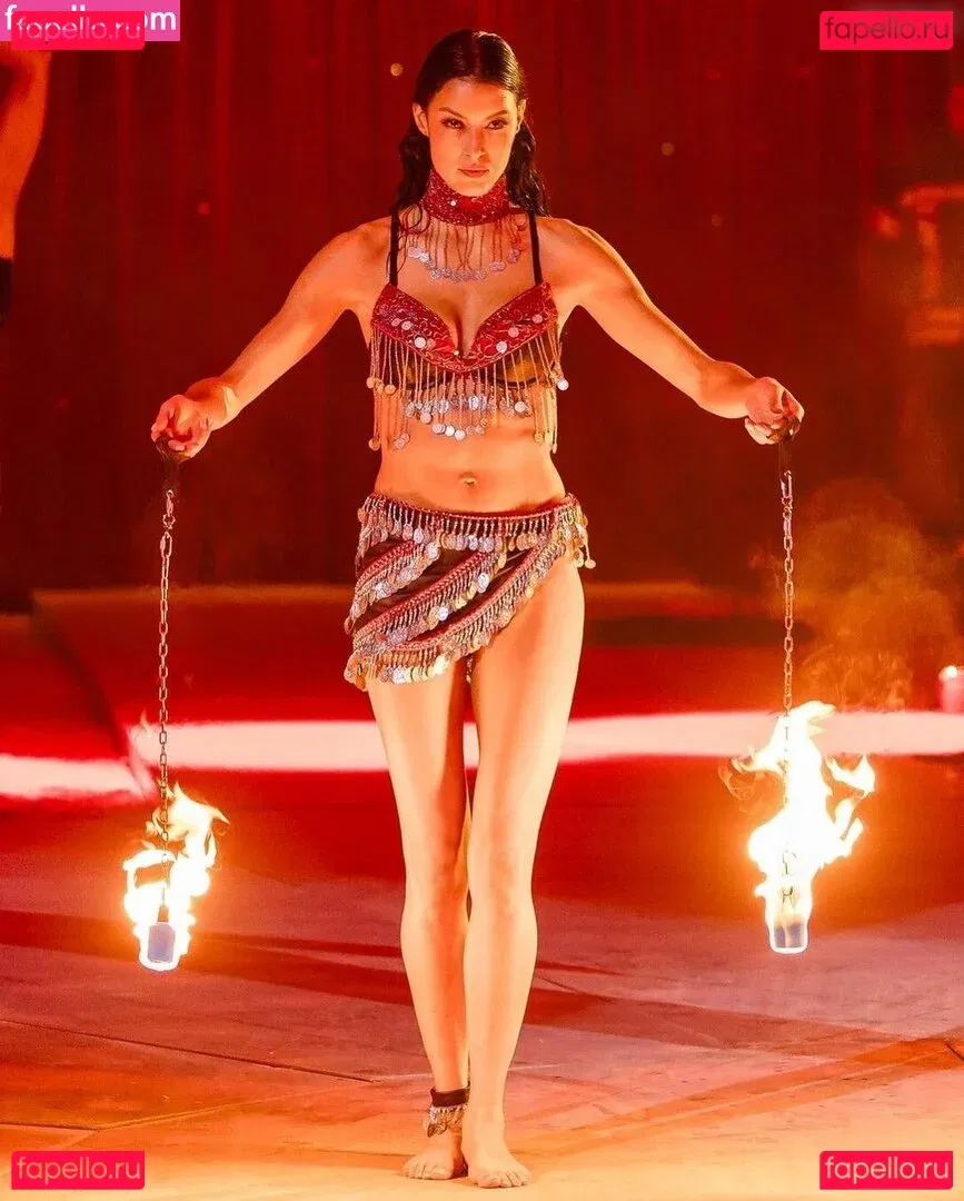 Rebecca Mir Onlyfans Photo Gallery 