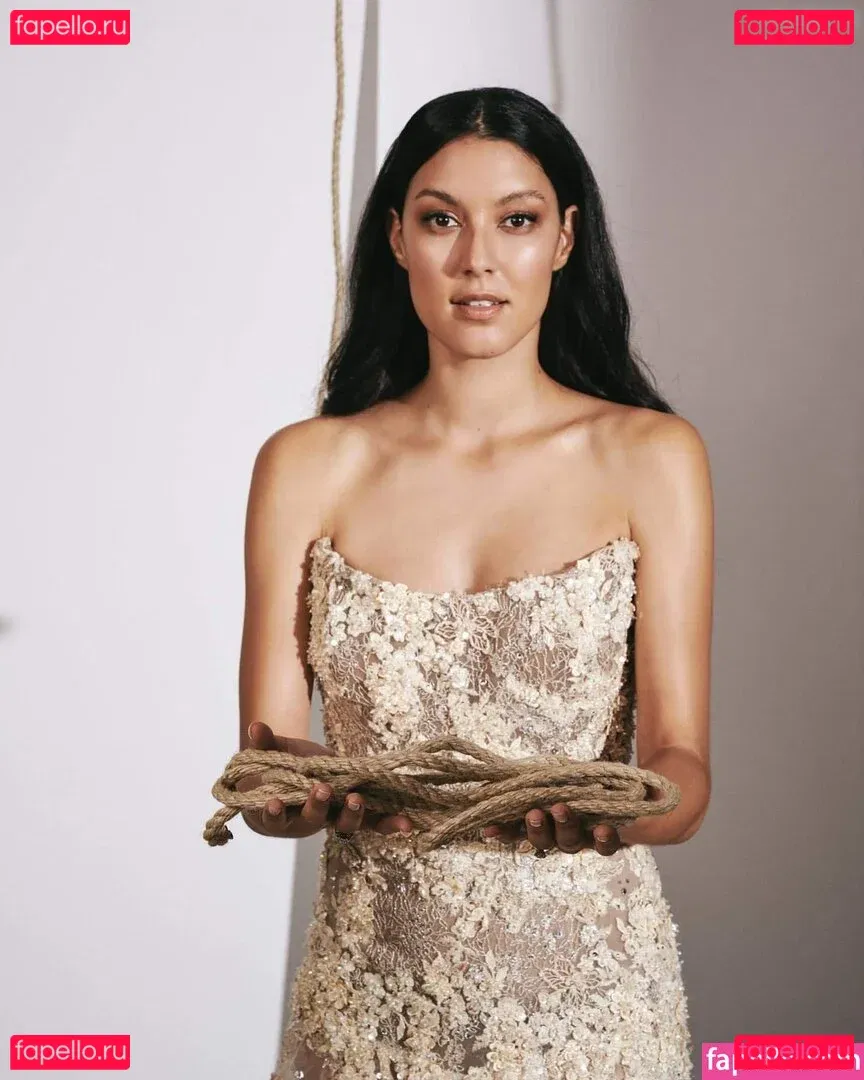 Rebecca Mir Onlyfans Photo Gallery 