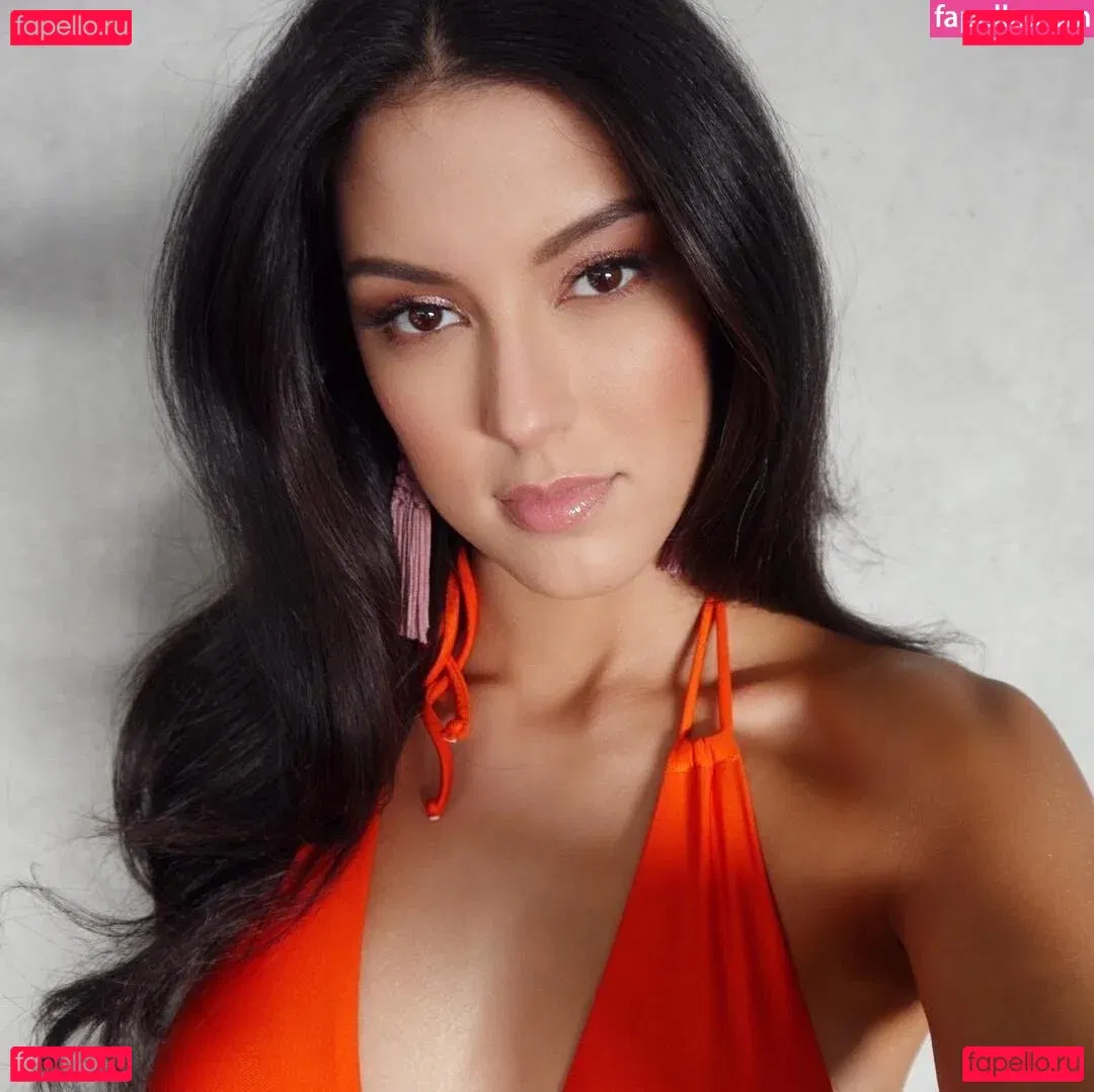 Rebecca Mir Onlyfans Photo Gallery 