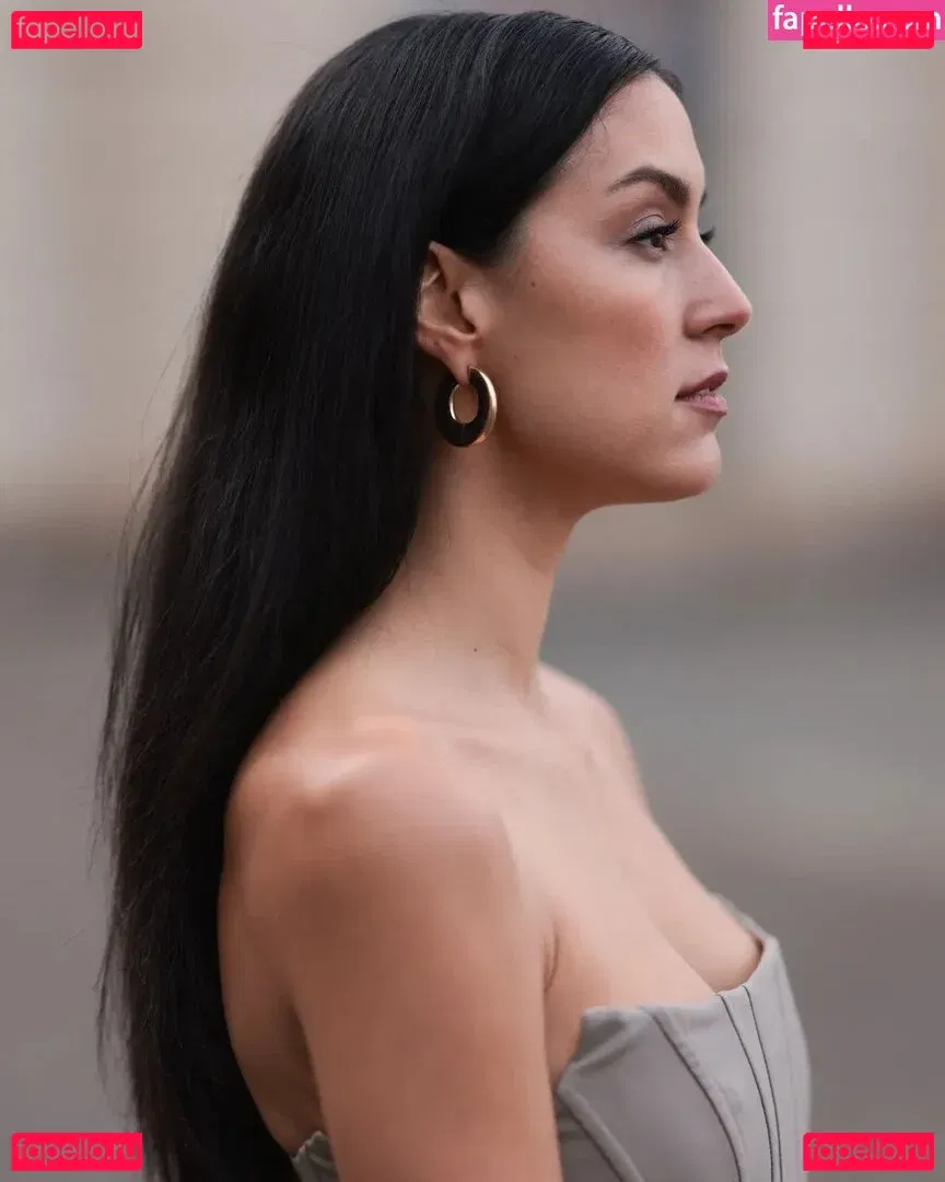 Rebecca Mir Onlyfans Photo Gallery 