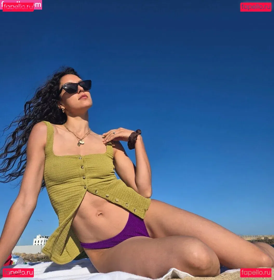 Rebecca Mir Onlyfans Photo Gallery 