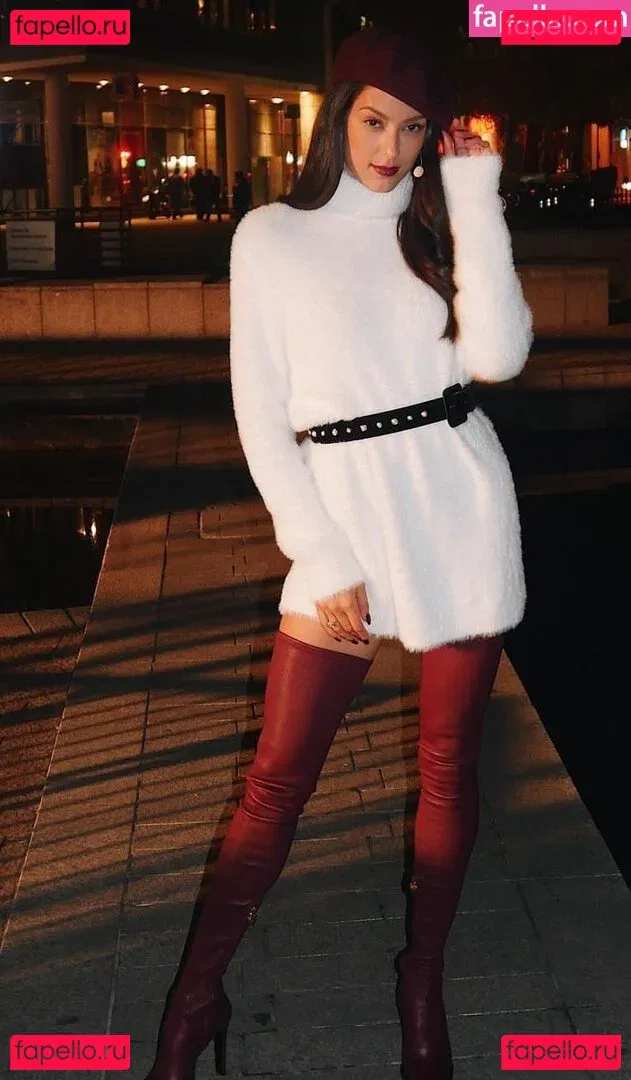 Rebecca Mir Onlyfans Photo Gallery 